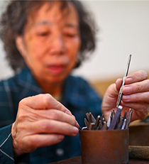 手工制作金银器半个世纪的女匠人陈燕清