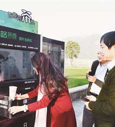 “智能泡茶机器人”亮相杭州 只需短短45秒钟